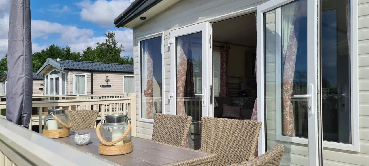 Lake District Prestige Caravan, 3 Bedrooms, Sleeps 8 On Haven Holiday Park Flookburgh Exterior foto